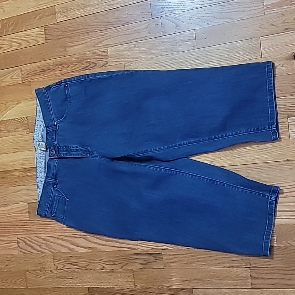 IZOD capri-length jeans